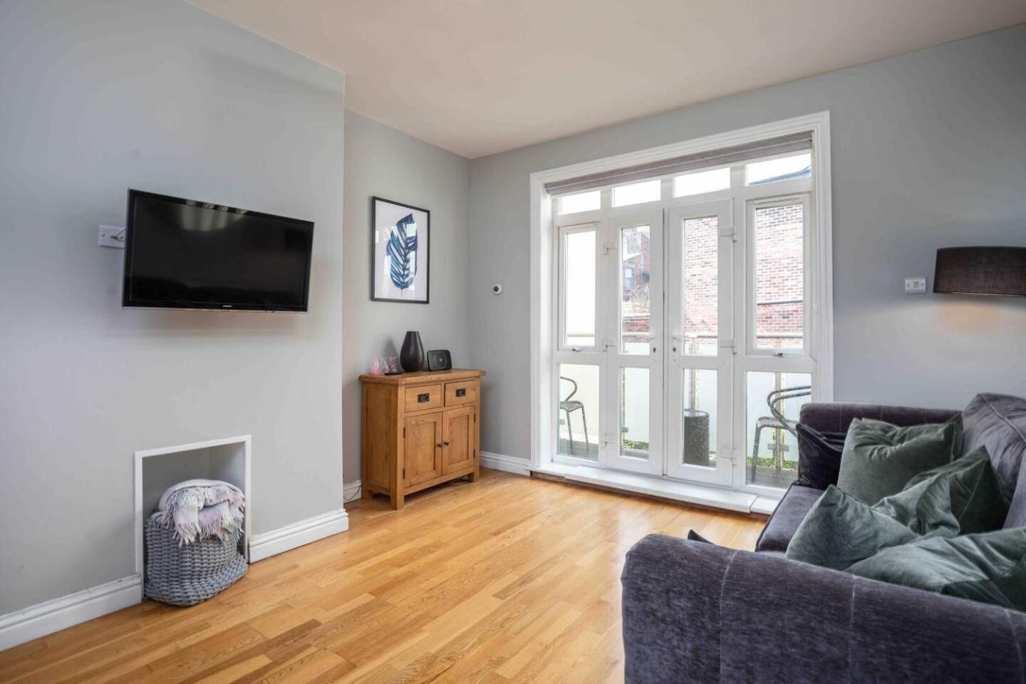 Stylish & Spacious 3 Bed Apartment With Parking 谢菲尔德 外观 照片