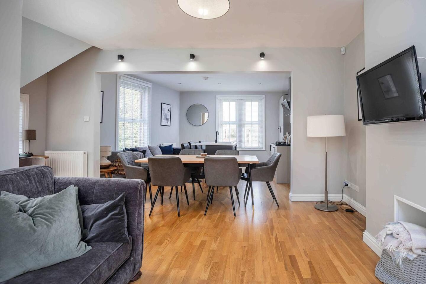 Stylish & Spacious 3 Bed Apartment With Parking 谢菲尔德 外观 照片