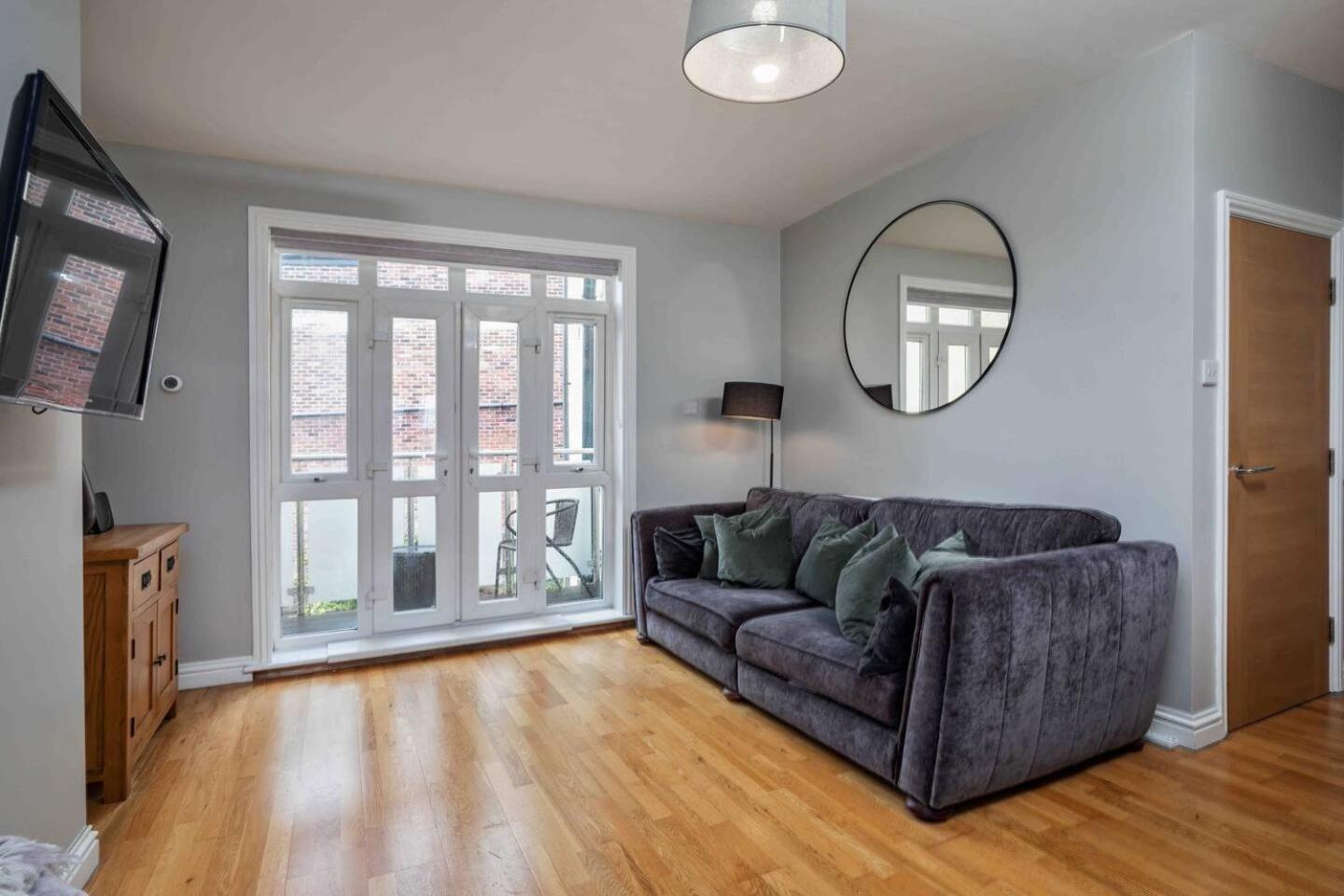 Stylish & Spacious 3 Bed Apartment With Parking 谢菲尔德 外观 照片