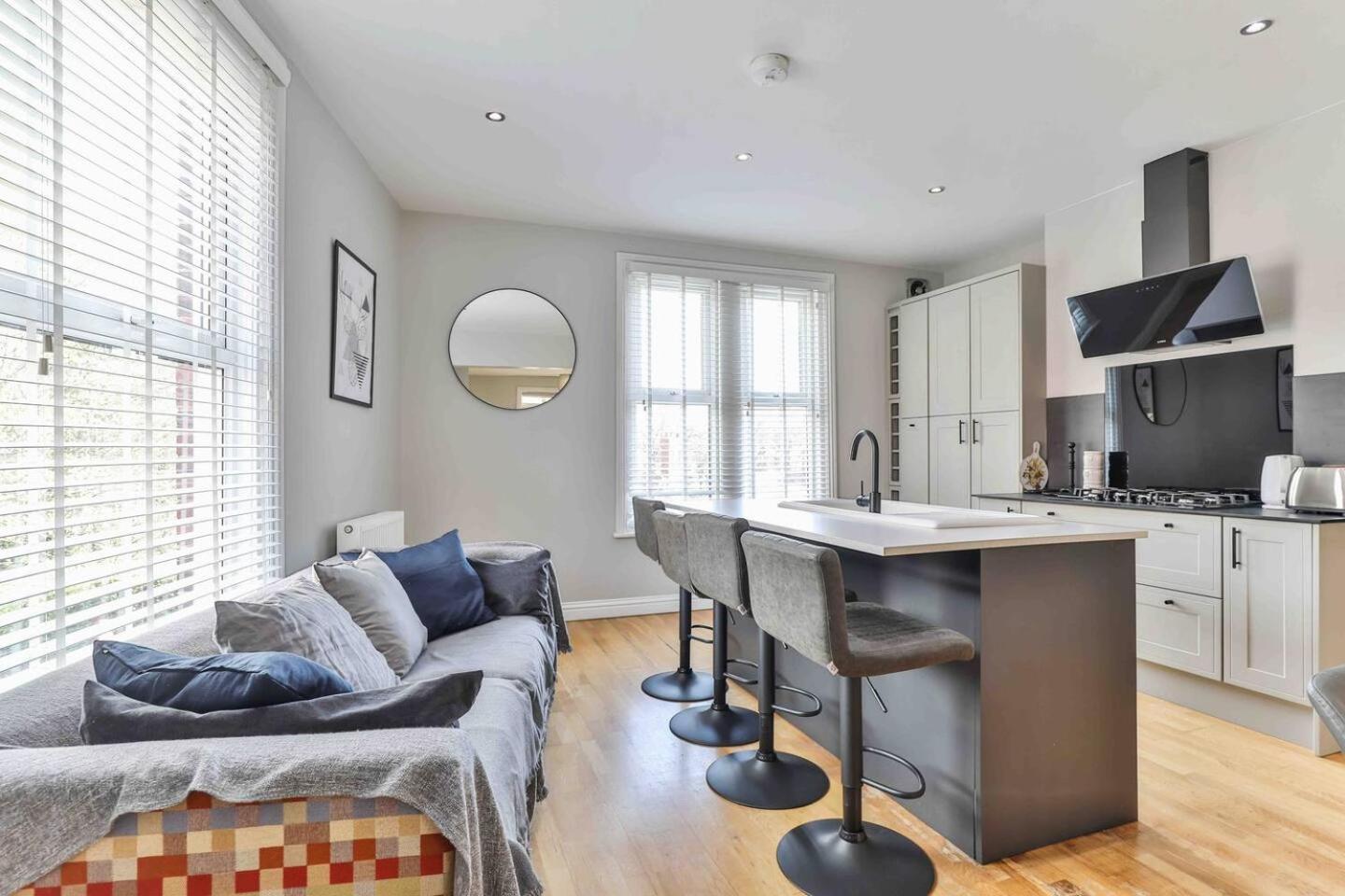Stylish & Spacious 3 Bed Apartment With Parking 谢菲尔德 外观 照片