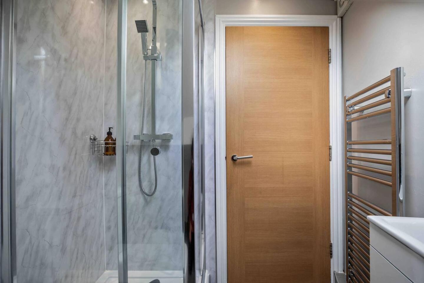 Stylish & Spacious 3 Bed Apartment With Parking 谢菲尔德 外观 照片