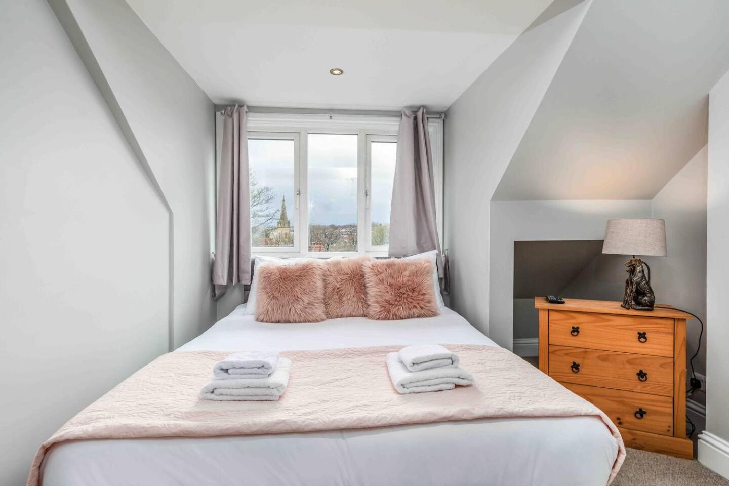 Stylish & Spacious 3 Bed Apartment With Parking 谢菲尔德 外观 照片